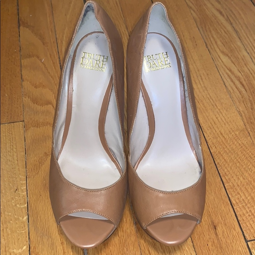 Truth or Dare by Madonna Wedges Size 7.5